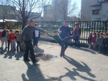 В ЦДГ "Малина" прогониха злите духове с прескачане на огън