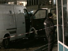 Неизвестни крадат дамски чанти от апартаменти в Кючука
