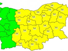 И утре ще продължи да вали, кодът е "жълт"
