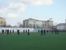 Локо тренира на осветление тази вечер