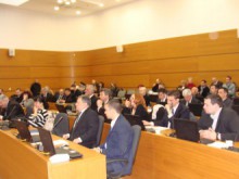 Увеличиха заплатите в местната администрация