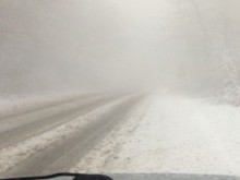 Силен сняг затвори прохода Троян-Кърнаре