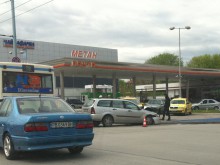 Два автомобила катастрофираха до "Лаута", има пострадала