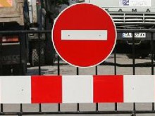 Затворени пътища блокираха страната