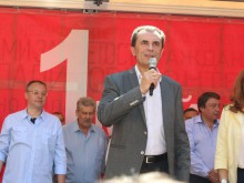 Станишев се хвали с първомайския митинг, хората го плюят