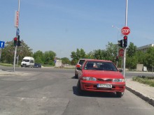 Поредният паркирал против всякакви правила, този път на кръстовище