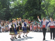 Фолклорен празник събра млади и стари в "Южен"
