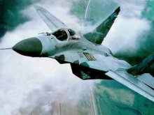 Три самолета МИГ 29 прелитат над Главната на 6 май