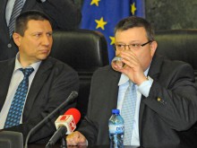 Цацаров с брониран автомобил и засилена охрана