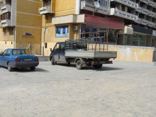 Паркингът пред Малката базилика готов
