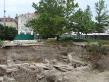 Спряха временно разкопките пред Централна поща 