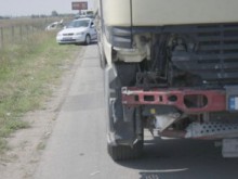 Турски ТИР премаза кола в аварийната лента на АМ "Тракия"