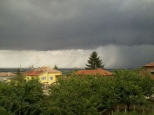 Буря с градушка удари яката край Пловдив
