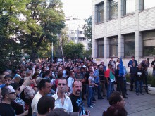 След протест пред Областната, протестиращите поеха към Общината
