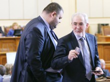 ДПС и БСП ще направят опит да спасят Пеевски, иначе изхвърча и от парламента