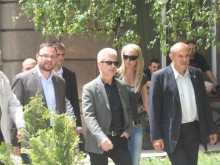 Гневни граждани пресрещнаха Волен Сидеров в градинка посред нощ