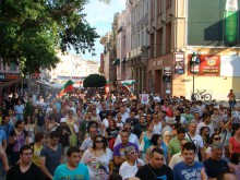 Хиляди пловдивчани казаха решително: "Мафията вън" и "Долу Олигарски"