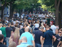 Протестиращите в Пловдив блокираха булеварди, пеят химна