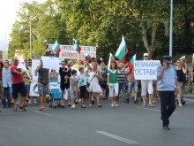 Деца, бебета в колички и младежи застанаха начело на 7-я протест на пловдивчани срещу кабинета Орешарски