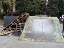 Изграждат скейт парк на Младежкия хълм