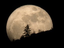 Супер Луна вещае бунтове и катаклизми