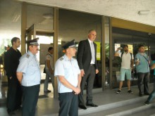 Отново напрежение пред Областната управа между Каймаканов и протестиращите