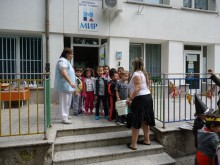 Тотев: ЦДГ "Мир" ще работи на пълен капацитет до построяването на новата градина