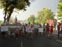 Ден 12-ти на протеста. Стотици пловдивчани категорични: Правителството да подаде оставка най-късно до утре
