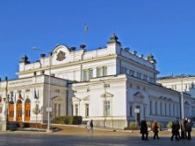Наглост! Управляващите отнемат партийната субсидия на останалите, оставят само на себе си