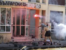 Фенове на ЦСКА изпотрошиха сградата на БФС