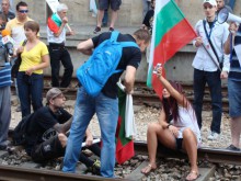 Протестиращите в Пловдив блокираха жп линиите на Централна гара за пореден път