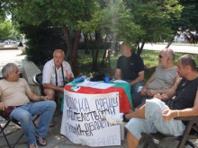 10-ина протестиращи се събраха за пореден път пред Областна управа