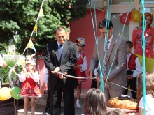 Откриха санираната и обновена детска градина "Весела"
