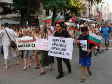 Пловдивчани посветиха 21-я ден от протестите си на загиналия млад полицай от инфаркт в столицата