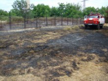 Баща запали постройката за сено на сина си