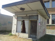 Порутен павилион на EVN заплашва живота на деца в "Прослав"