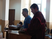 Съдът остави в ареста експолицая, представял се за катаджия