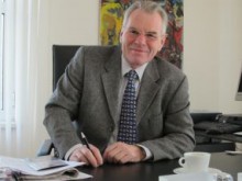 Посланик Карел ван Кестерен: Демокрацията не e да спечелиш вота, а после - каквото решиш