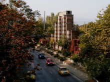 Римският акведукт с художествено осветление от есента