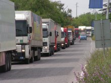 Разрешават ситуацията с повишаване цените на горивата