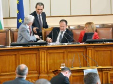 "Дойче веле": Правителството на Орешарски върши държавна измяна