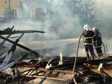 Горят бараките зад "Хистерия" на Сточна гара