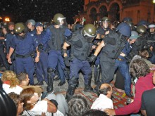 Световният печат: Полицията в България използва сила срещу демонстранти