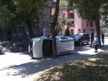 Кола се преобърна в Кючука заради внезапно изскочило на пътя куче