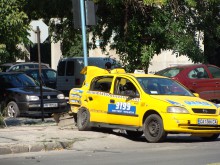 Такси отне предимство и се натресе в "Мерцедес" на пловдивско кръстовище