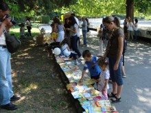Около 1000 пловдивски деца четоха на открито в Цар Симеоновата градина 