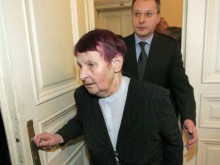Майката на Станишев: Сине, откажи се от политиката