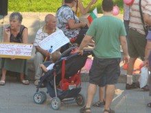 Импровизиран концерт на китара слушаха протестиращите за 44-та вечер в Пловдив