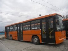 Автобус блъсна човек ремонтиращ колата си