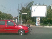 Инцидент с велосипедист на оживено кръстовище в "Тракия"